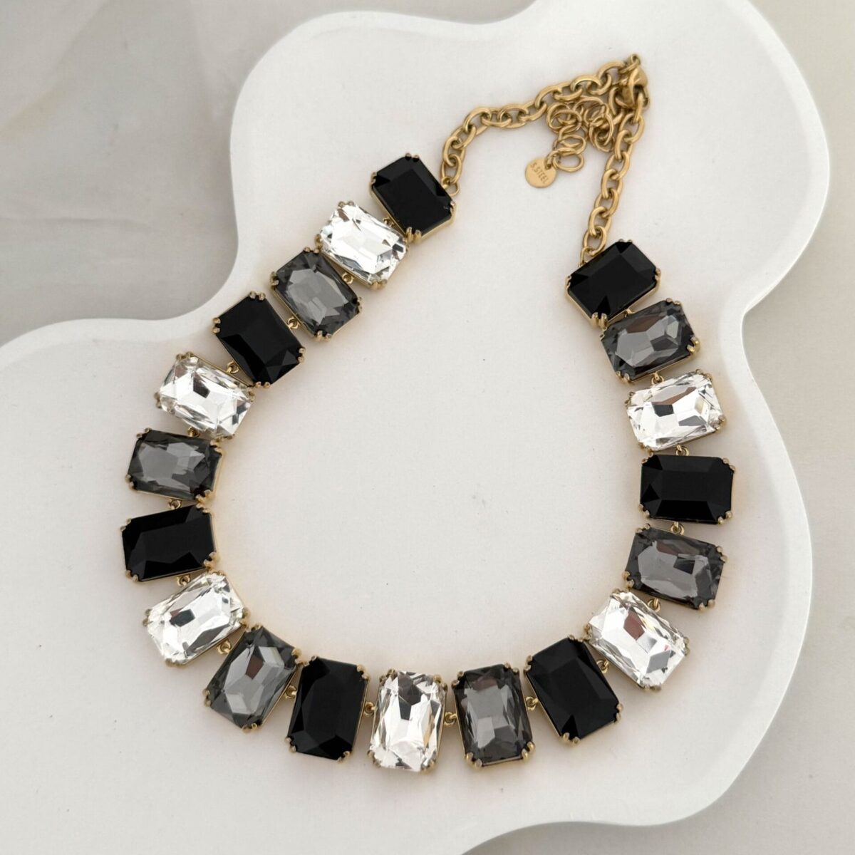 ΚΟΛΙΕ MONOCHROME ILLUSION gold