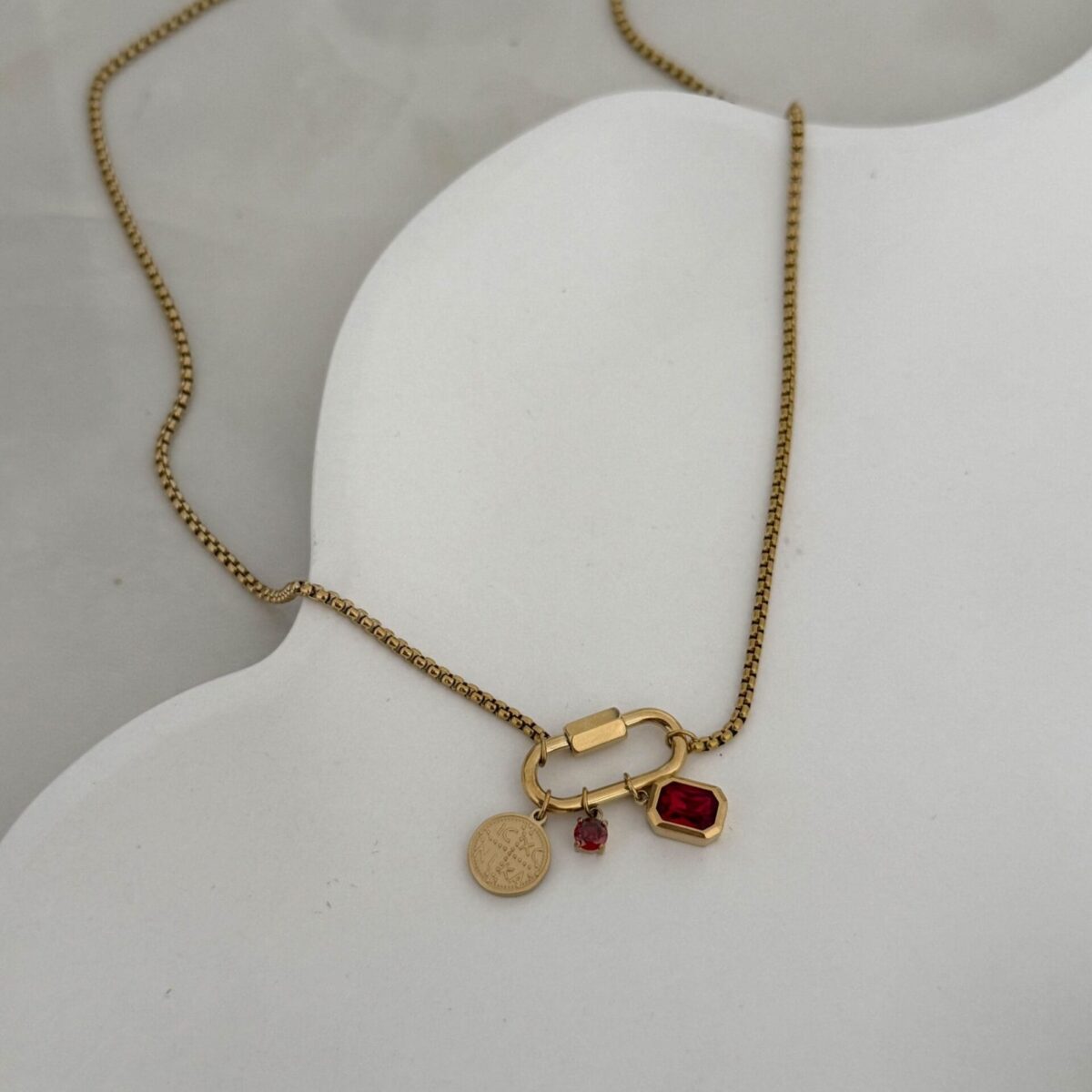 ΚΟΛΙΕ three charms