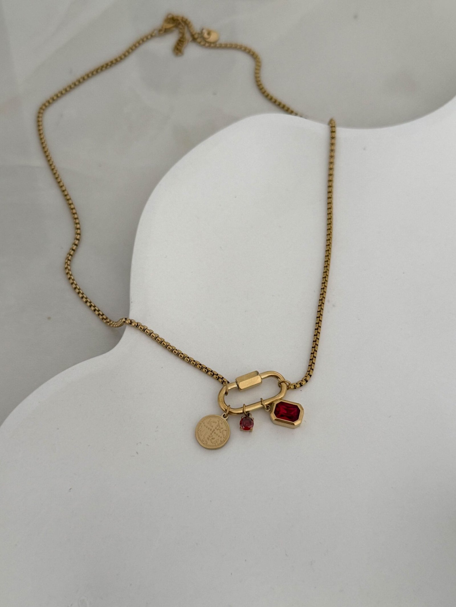 ΚΟΛΙΕ three charms