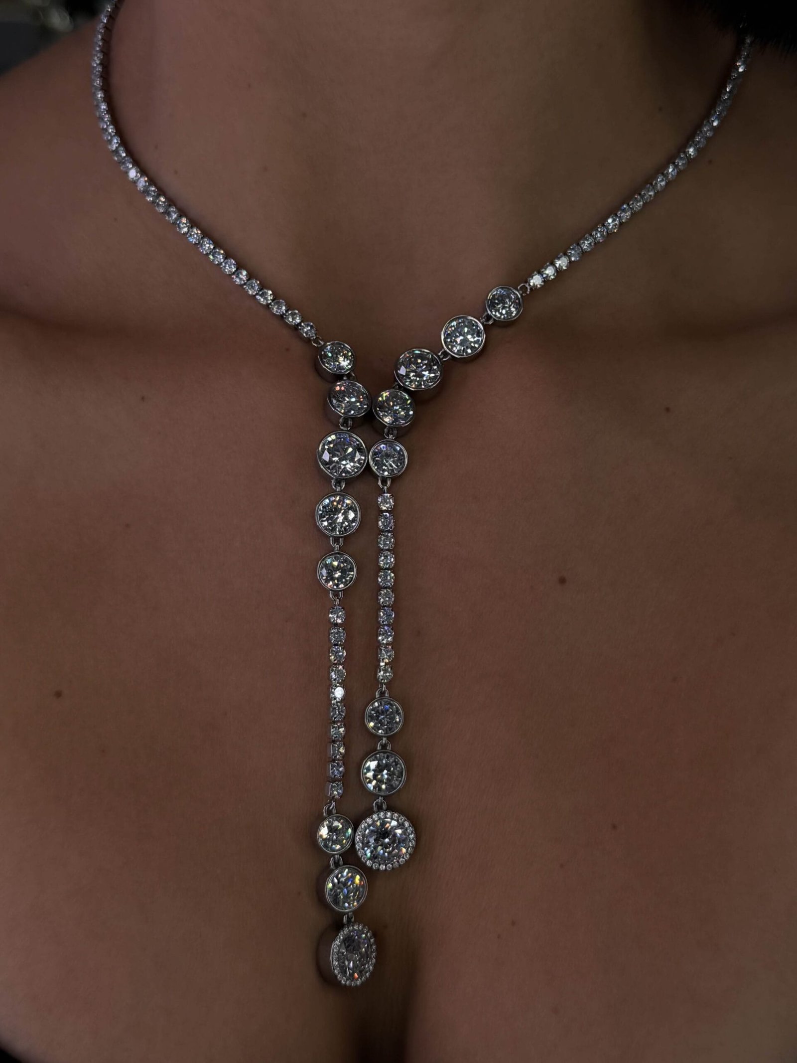 ΚΟΛΙΕ Crystal Cascade Lariat - Image 3