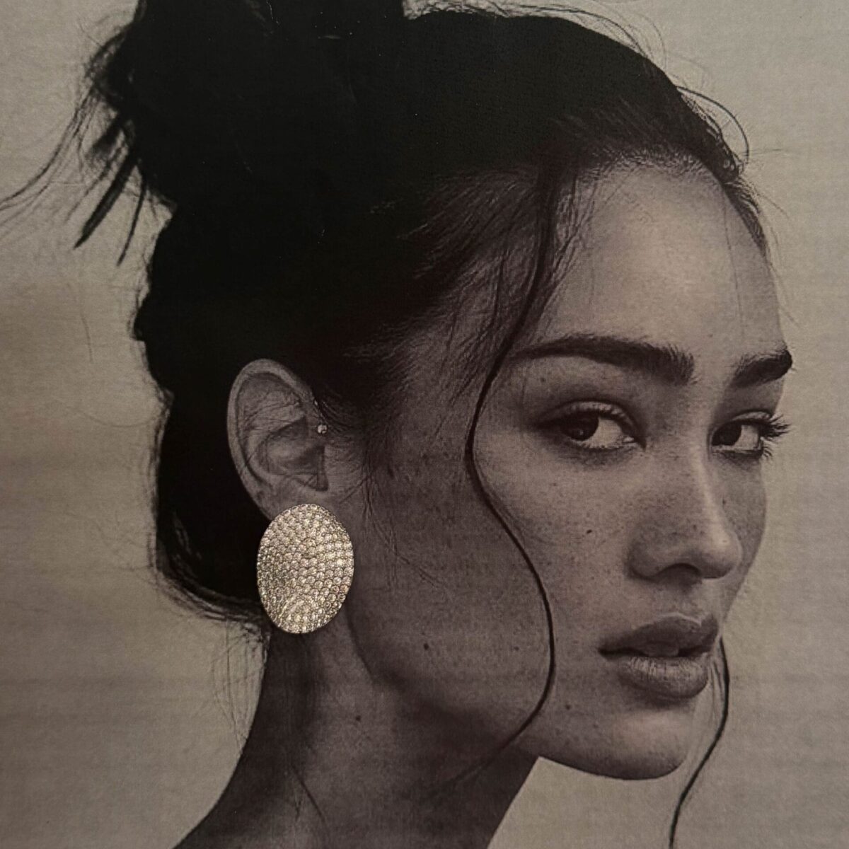 ΣΚΟΥΛΑΡΙΚΙΑ Shimmer Oval Pavé