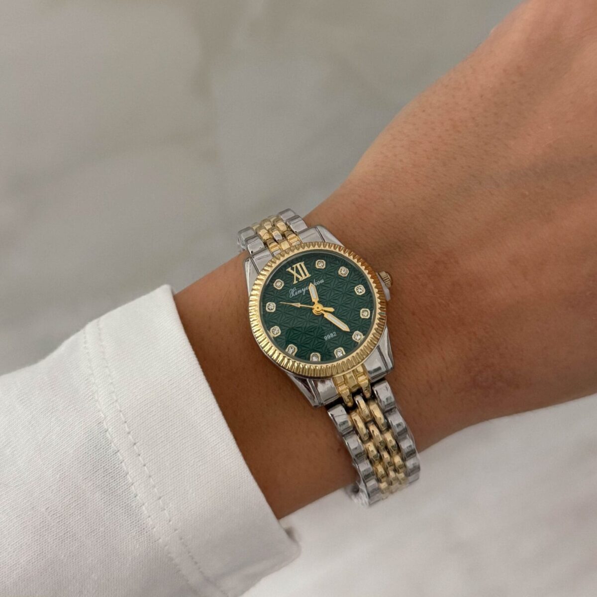 ΡΟΛΟΙ Emerald Elegance