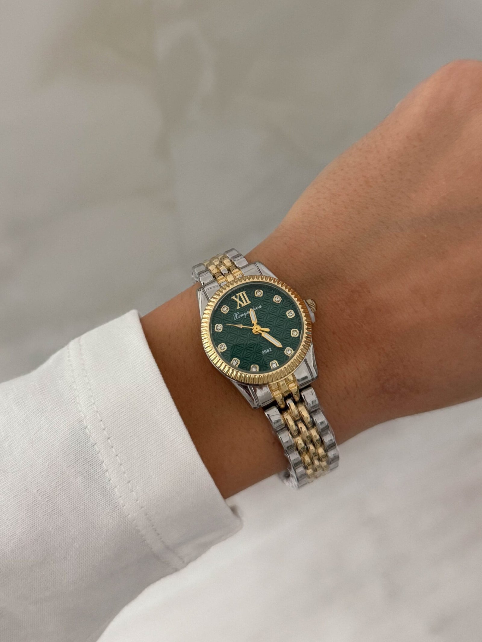 ΡΟΛΟΙ Emerald Elegance