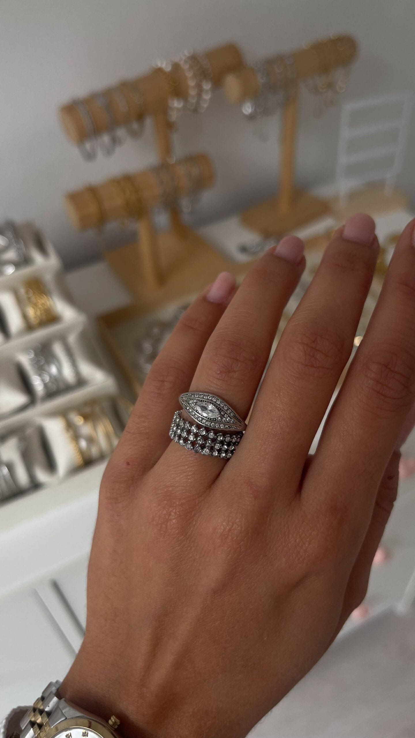 LUCKY SPARK - Image 5